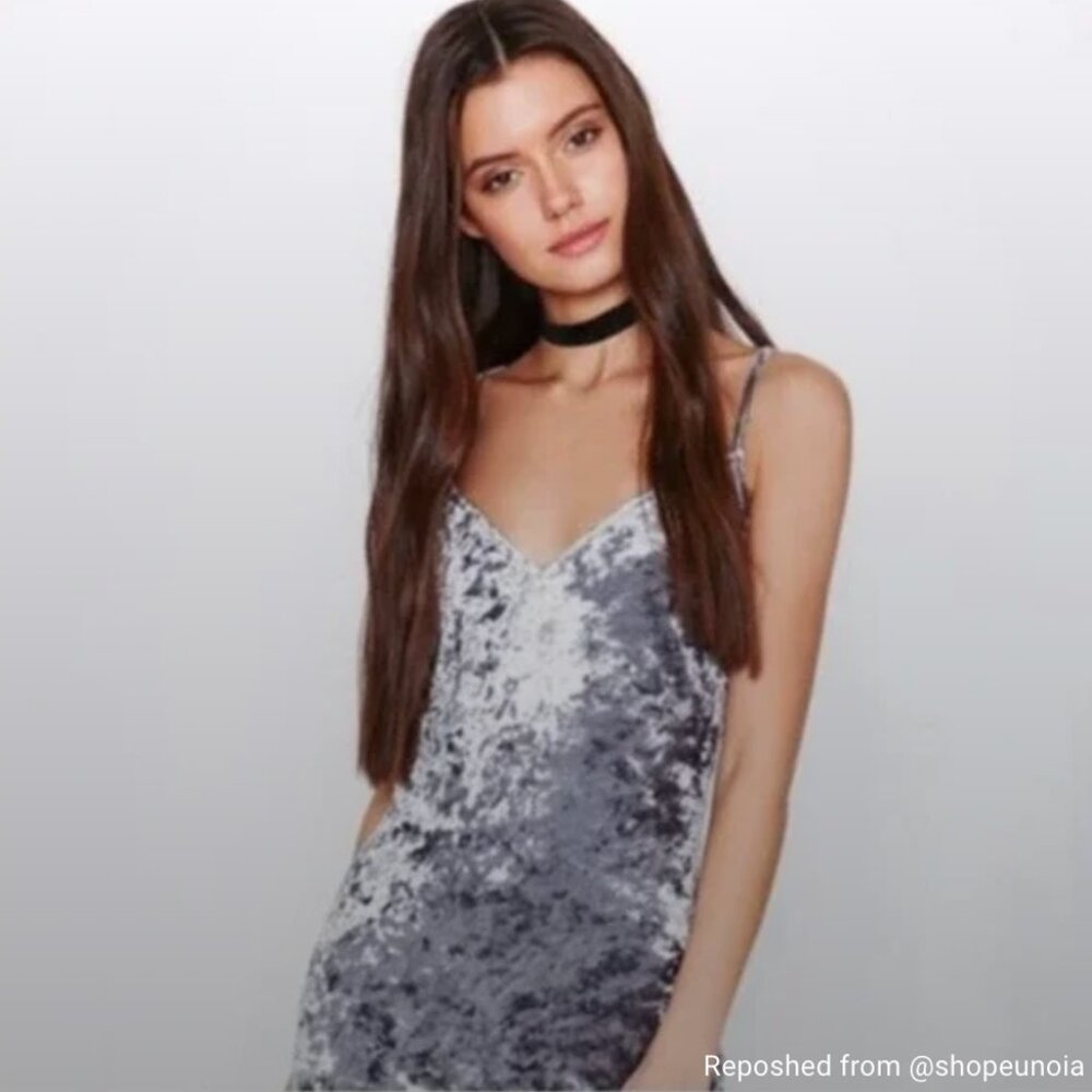 NWOT Kendall & Kylie gray crushed velvet v-neck mini dress stretchy